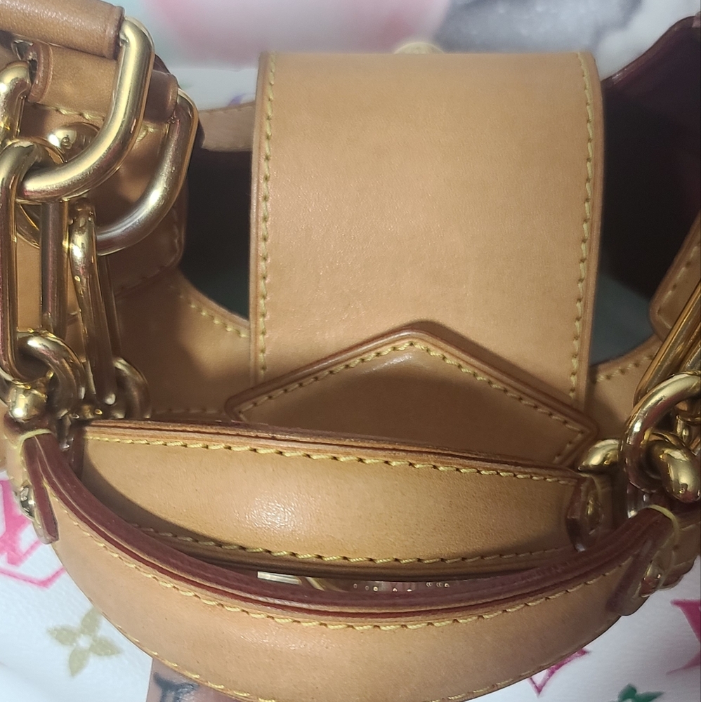 Louis Vuitton Ursula GM - Picture 14 of 15